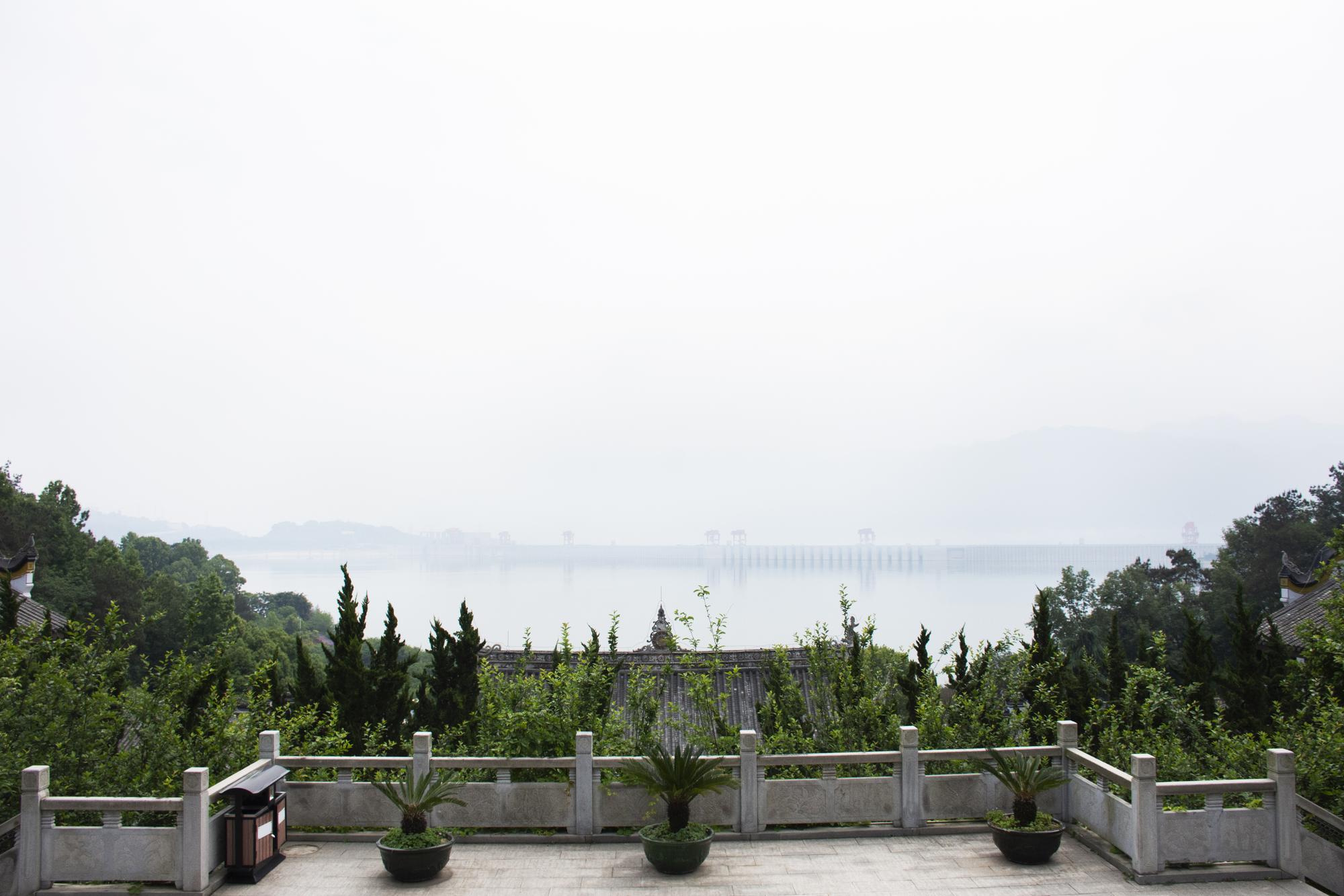 balcon cu vedere spre parc